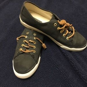 Women’s Sperry top-sider